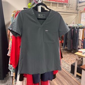 Figs v neck scrub t shirt sage green moss color size small